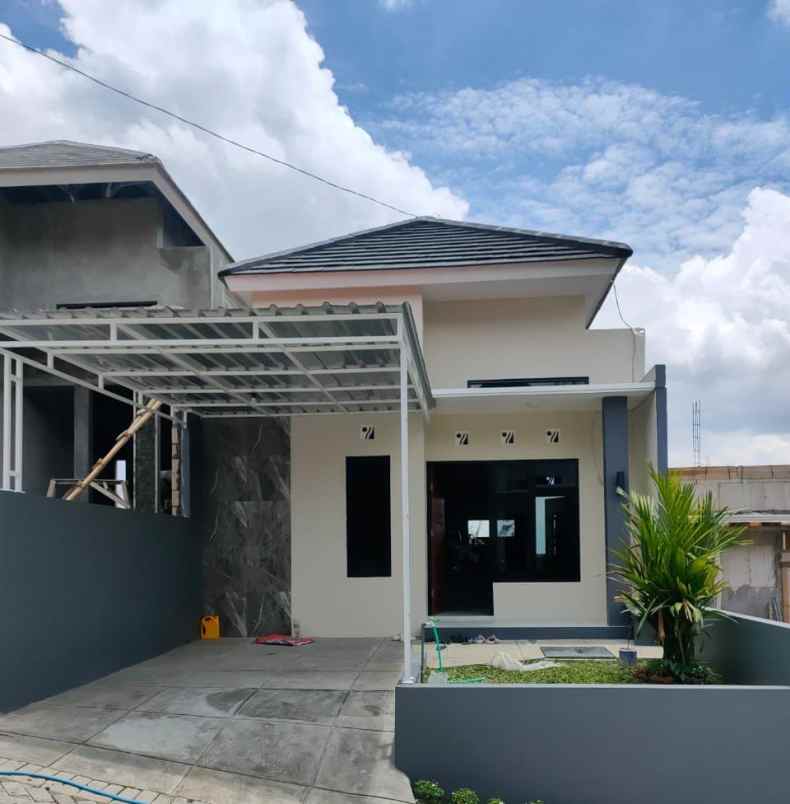 dijual rumah pudakpayung