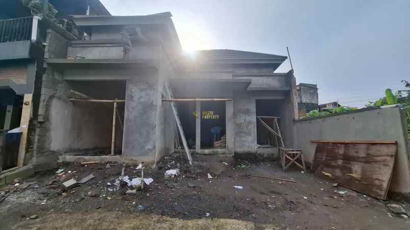 dijual rumah purwomartani kec kalasan