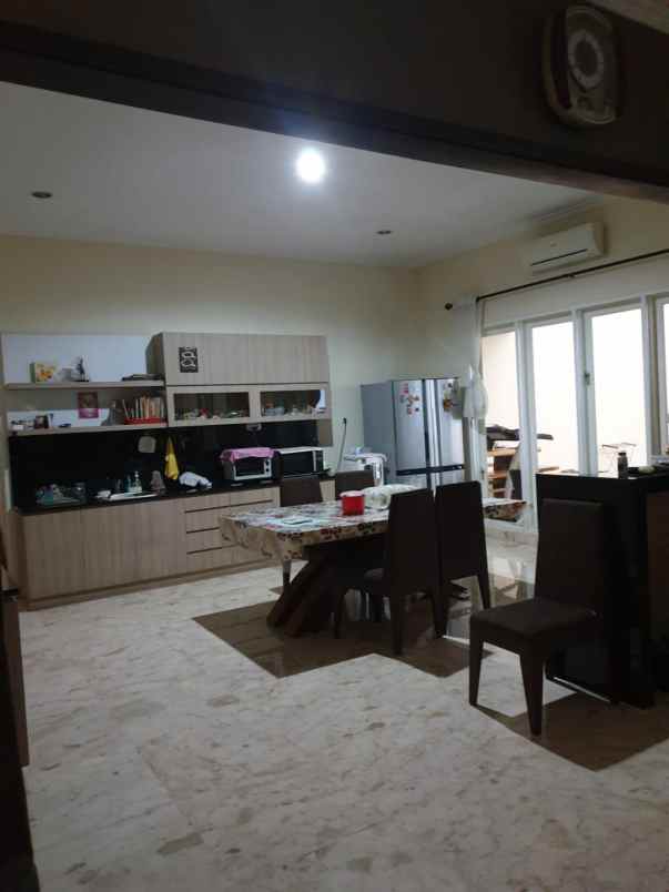 dijual rumah raffles hills cibubur