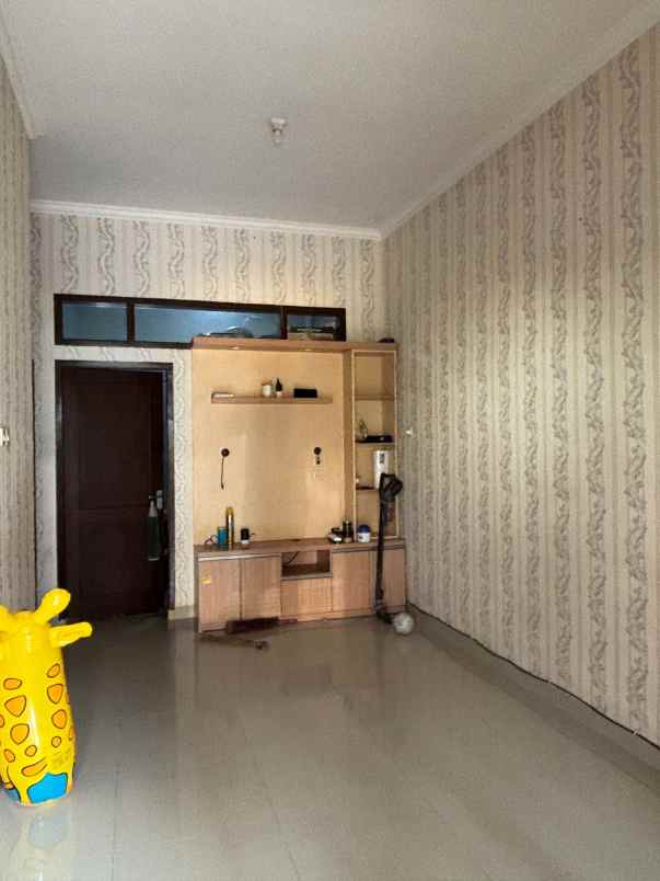 dijual rumah ratu jaya