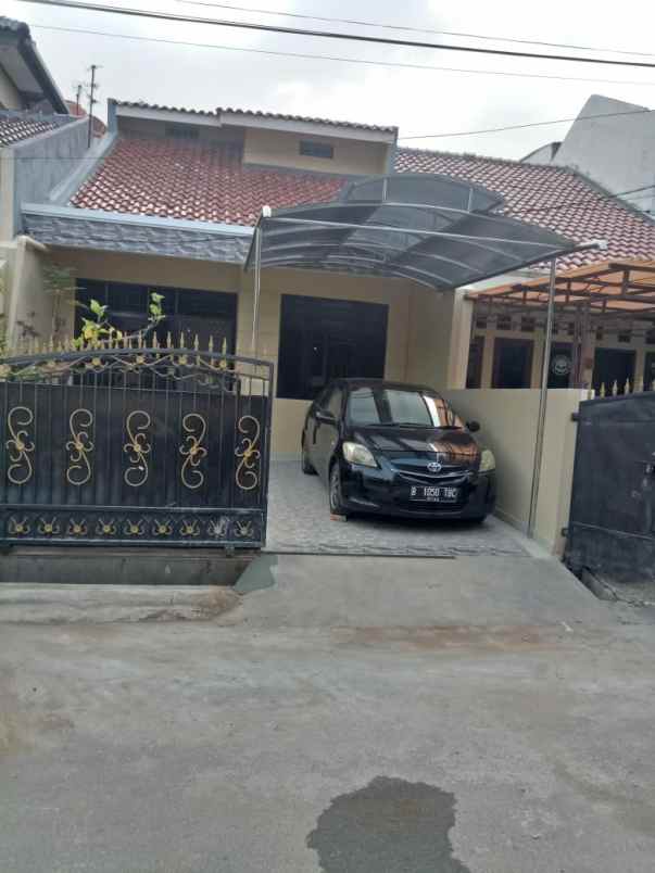 dijual rumah raya pondok kelapa