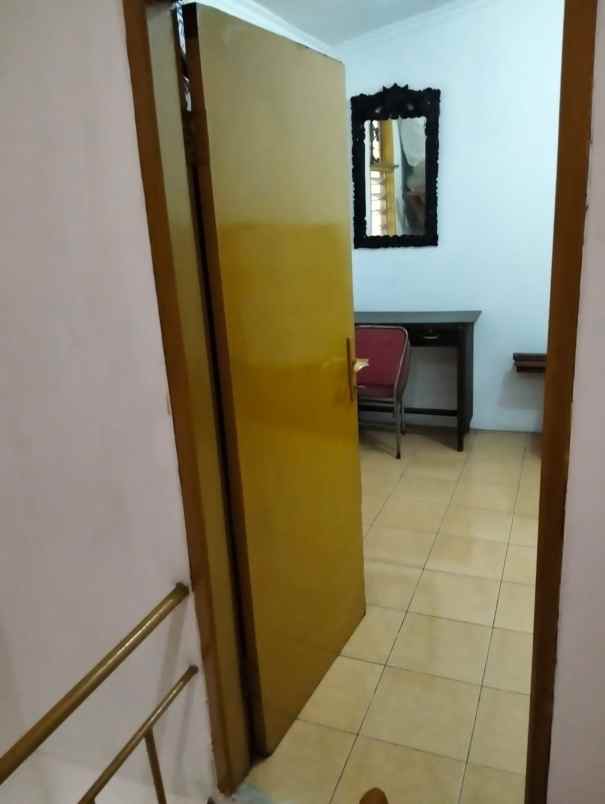 dijual rumah raya pondok kelapa