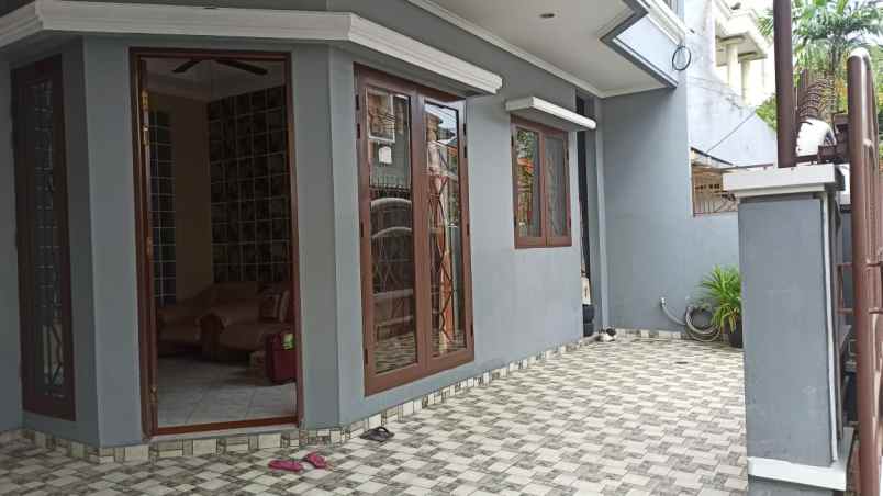 dijual rumah roxy