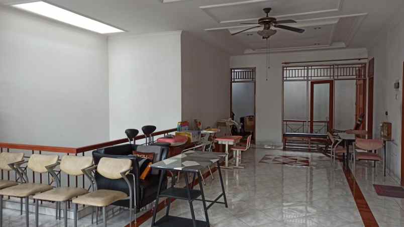 dijual rumah roxy