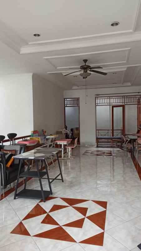 dijual rumah roxy