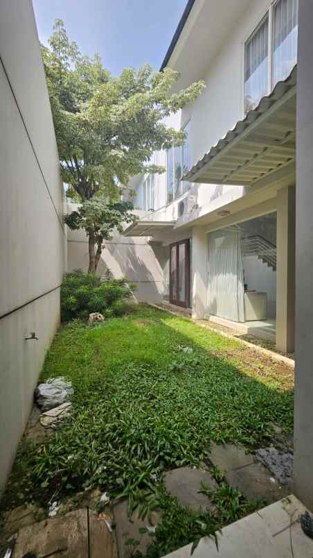 dijual rumah royal residence