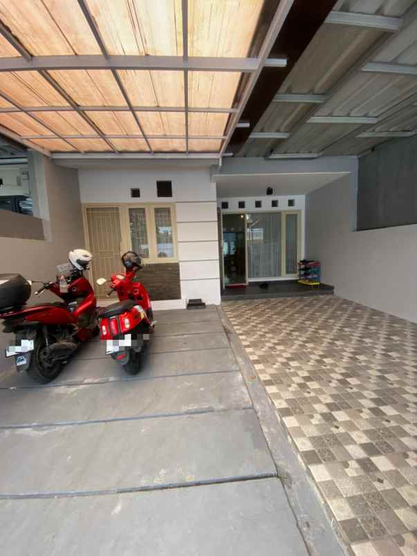 dijual rumah rumah murah dekat griya