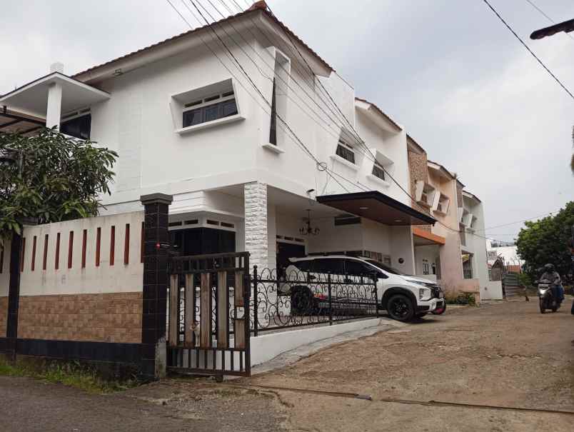 dijual rumah sariwangi