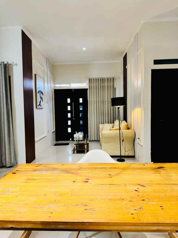 dijual rumah sariwangi