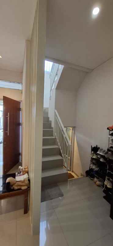 dijual rumah sariwangi parongpong