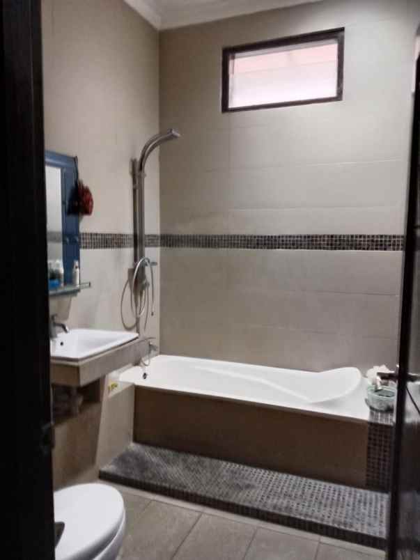 dijual rumah sawo 69 pasar rebo jakarta