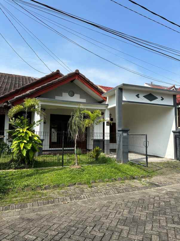 dijual rumah second di pbi araya blimbing