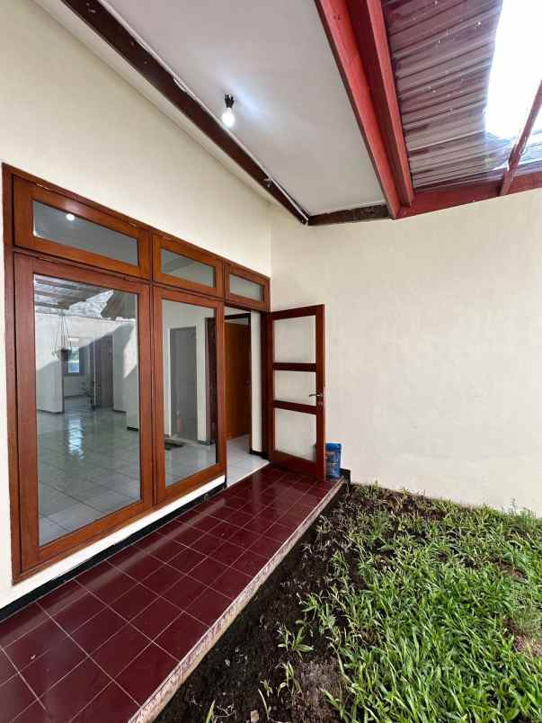 dijual rumah second di pbi araya blimbing