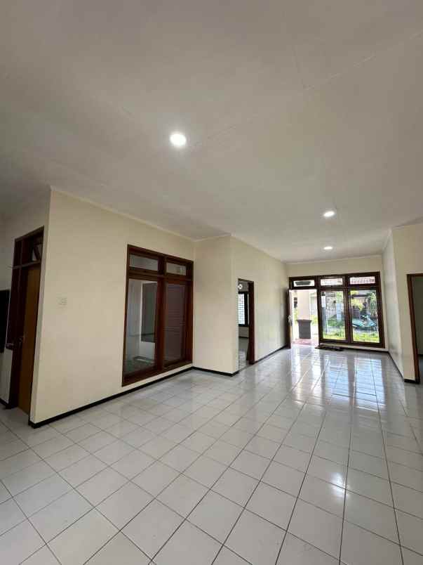 dijual rumah second di pbi araya blimbing