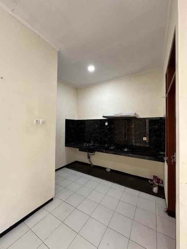 dijual rumah second di pbi araya blimbing