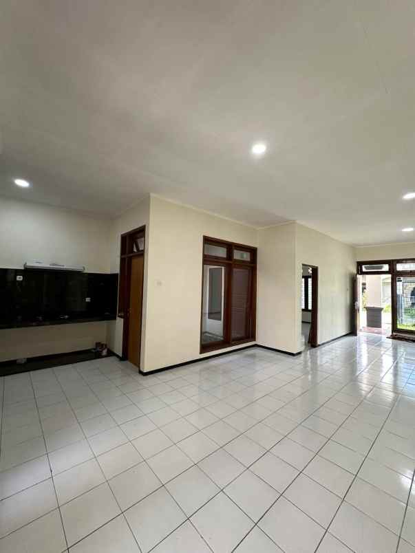 dijual rumah second di pbi araya blimbing