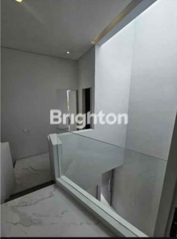 dijual rumah sutorejo