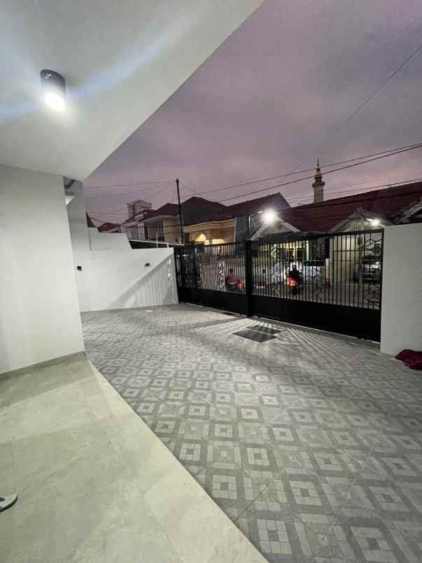 dijual rumah sutorejo prima