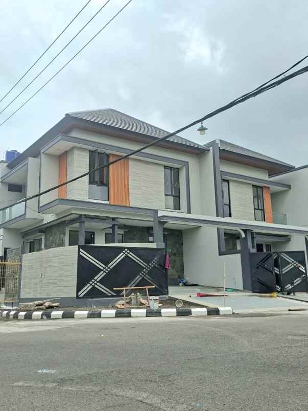 dijual rumah sutorejo prima