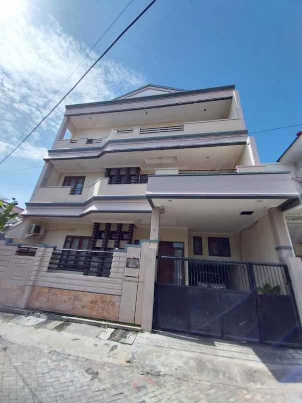 dijual rumah sutorejo utara