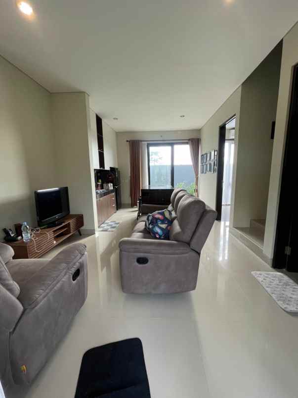 dijual rumah taman dayu