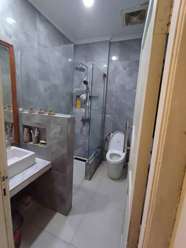 dijual rumah taman harapan baru