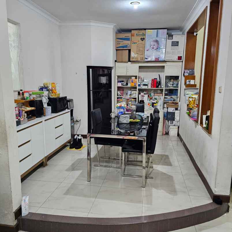 dijual rumah taman holis indah