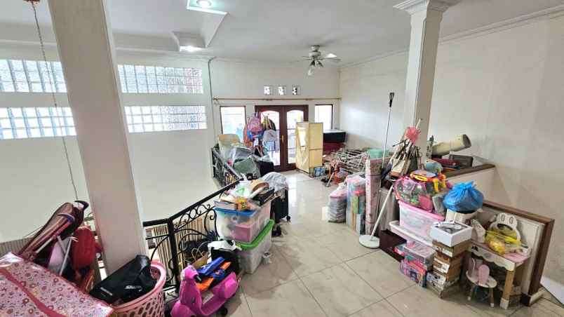 dijual rumah taman holis indah