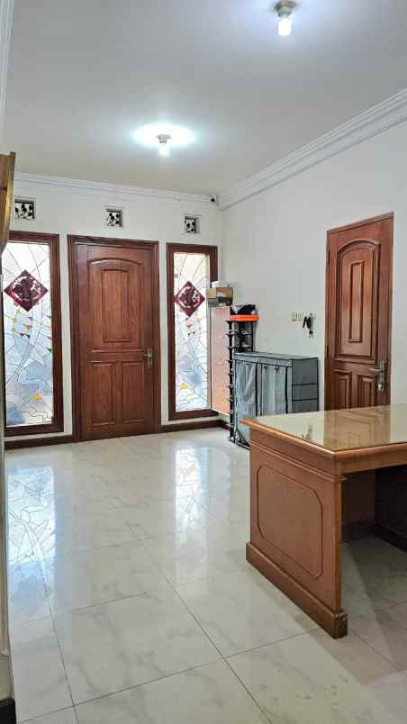 dijual rumah taman holis indah