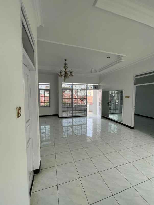 dijual rumah taman kopo indah 2