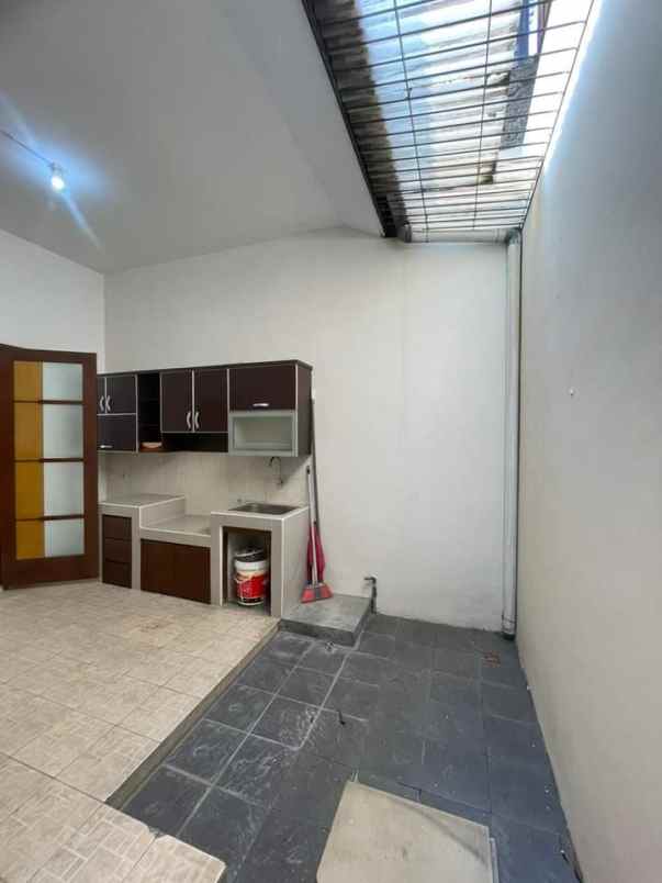 dijual rumah taman kopo indah 3