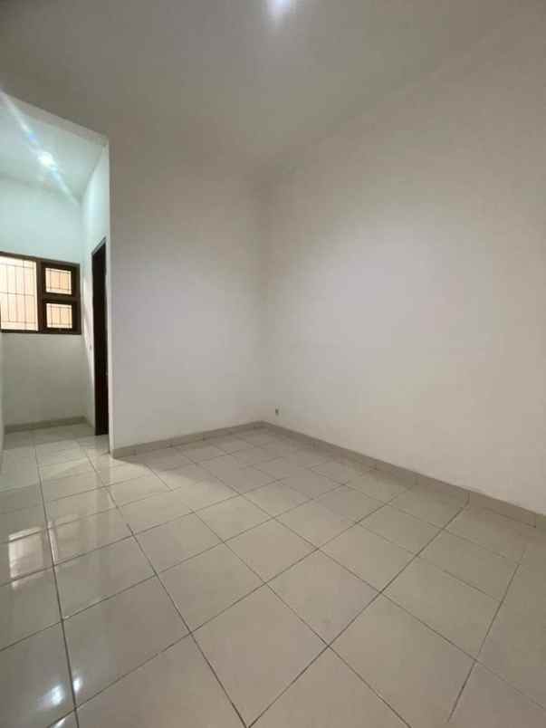 dijual rumah taman kopo indah 3