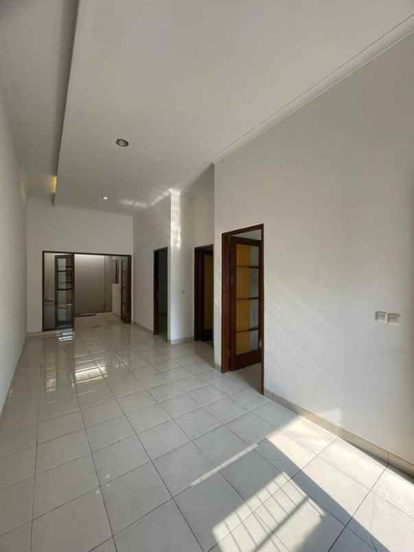 dijual rumah taman kopo indah 3