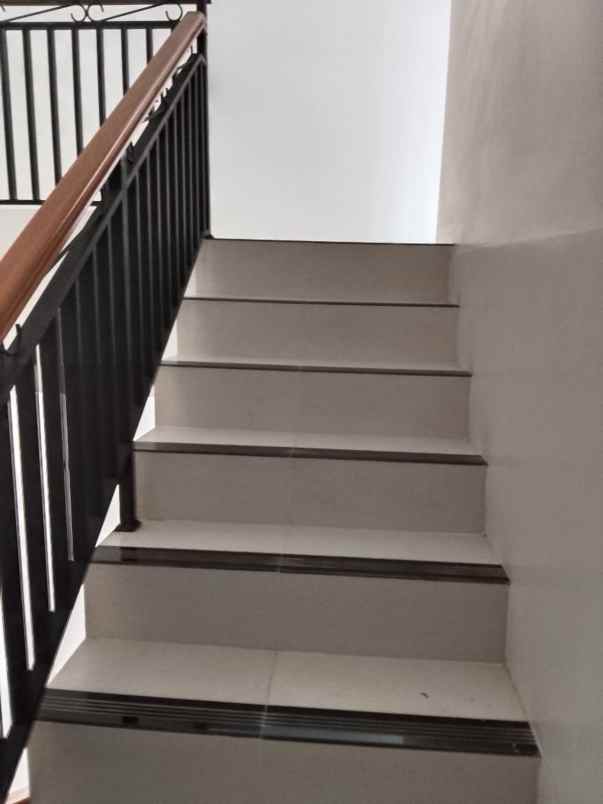 dijual rumah taman malaka pondok kelapa