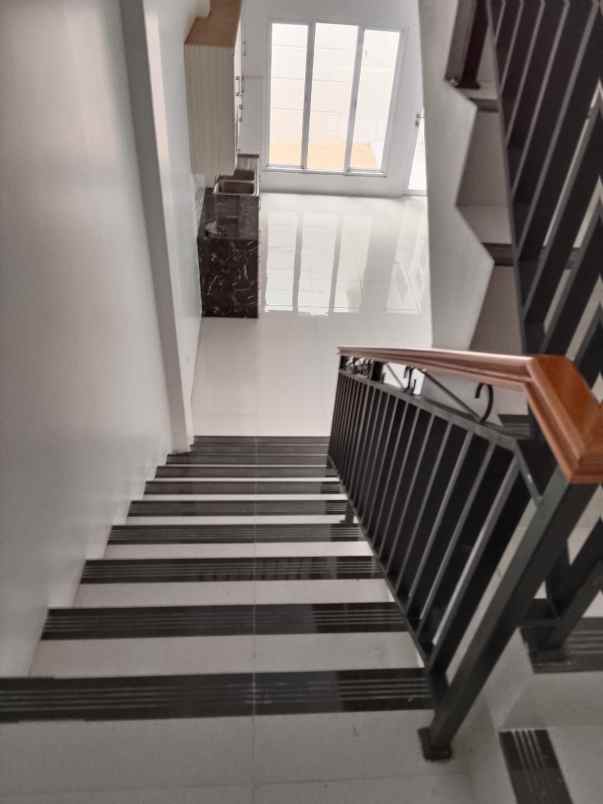 dijual rumah taman malaka pondok kelapa
