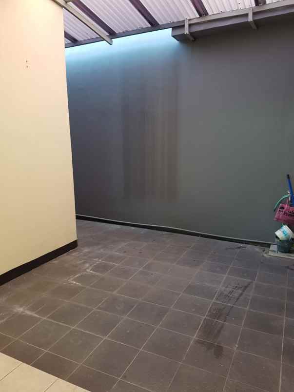 dijual rumah taman puspa raya citraland surabaya barat