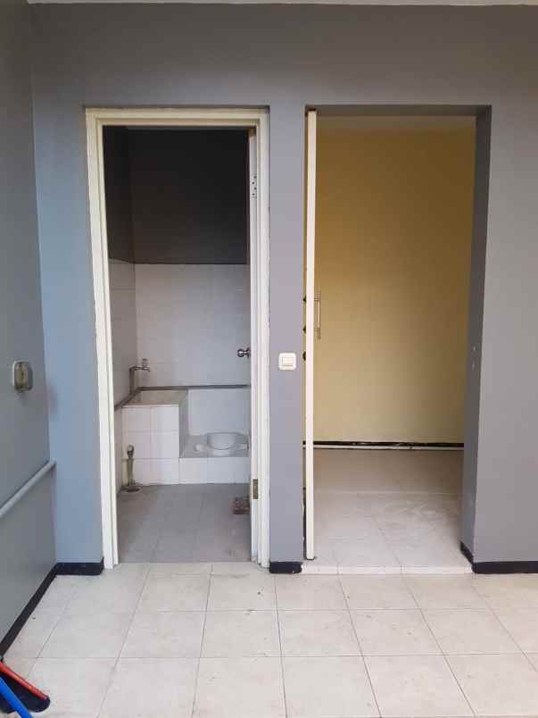 dijual rumah taman puspa raya citraland surabaya barat