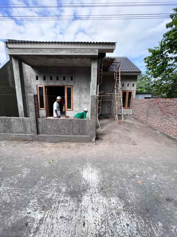 dijual rumah tamanmartani kec kalasan