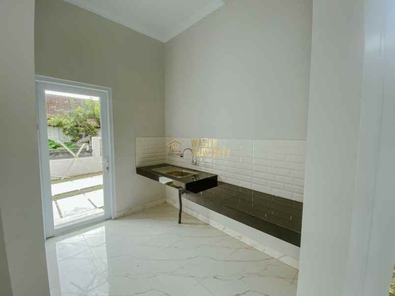 dijual rumah tamanmartani kec kalasan