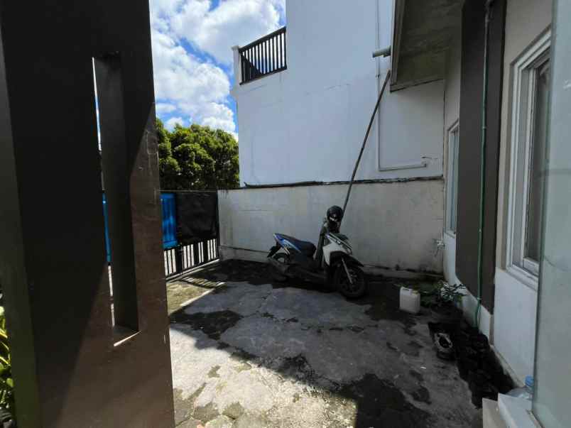 dijual rumah tambakan sinduharjo