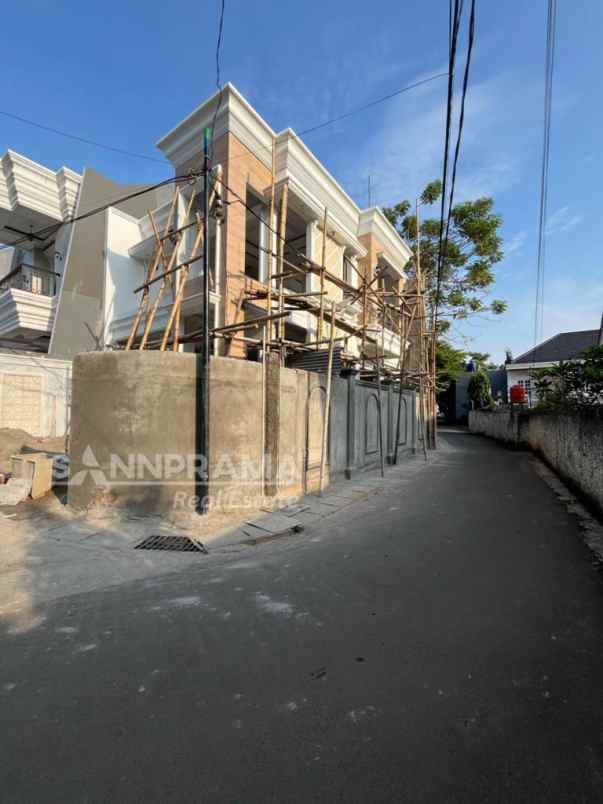 dijual rumah tanah baru