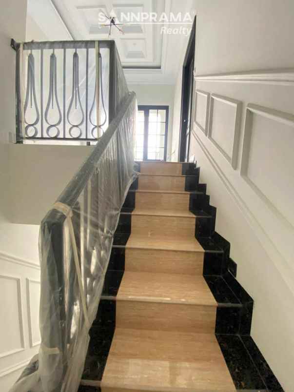 dijual rumah tanah baru