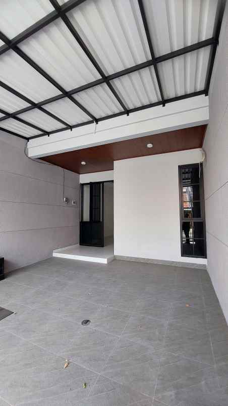 dijual rumah tenggilis