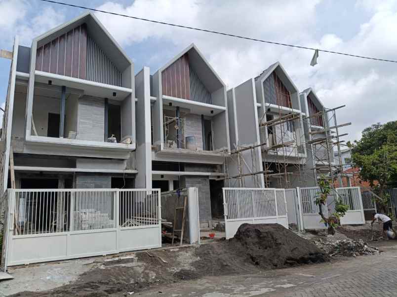 dijual rumah tenggilis surabaya sangat