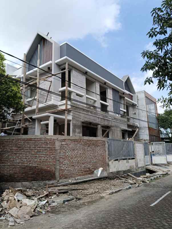 dijual rumah tenggilis surabaya sangat