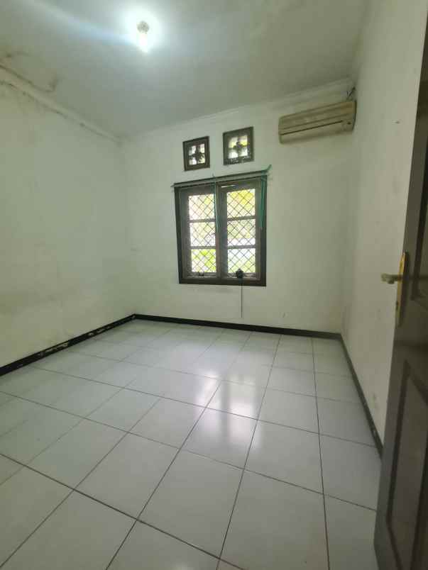 dijual rumah tenggilis utara