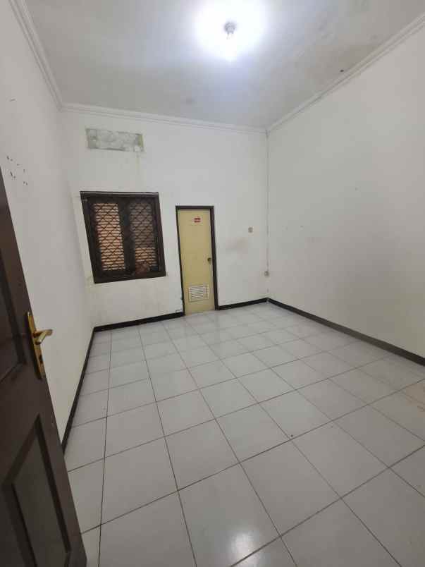 dijual rumah tenggilis utara