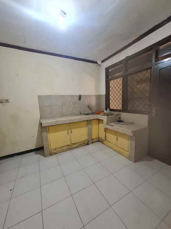 dijual rumah tenggilis utara