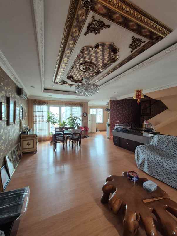 dijual rumah the villas moi kelapa gading