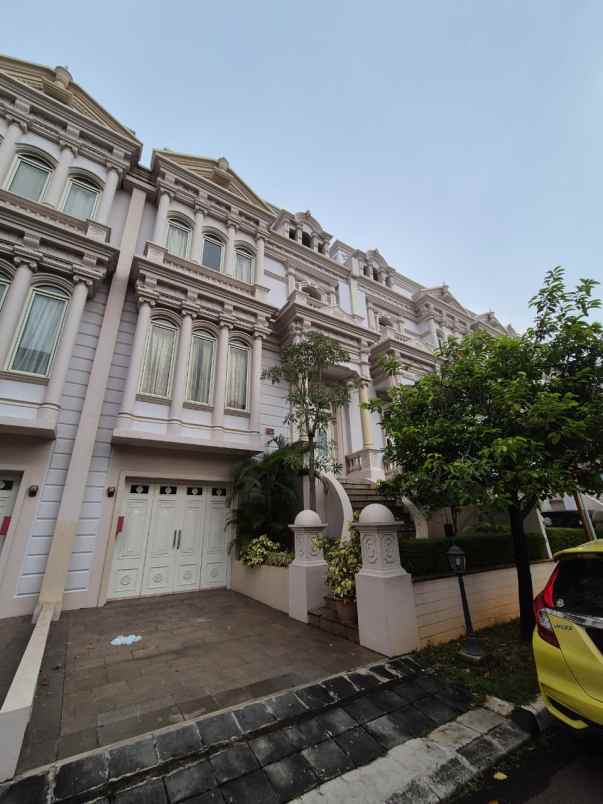 dijual rumah the villas moi kelapa gading